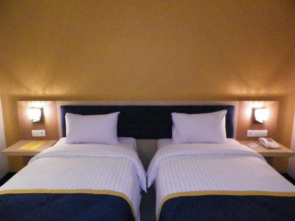 D'Best Hotel Pasar Baru Μπαντούνγκ Δωμάτιο φωτογραφία